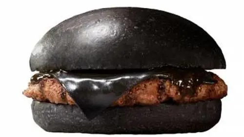 In Giappone arriva l'hamburger nero