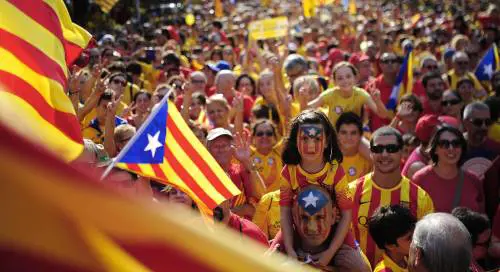 A Barcellona è effetto Scozia. In piazza per l'addio a Madrid