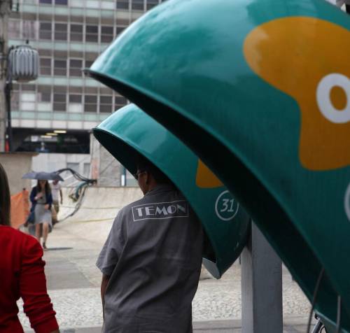 Il consolidamento sul mercato dei telefonini potrebbe portare a nuove alleanze