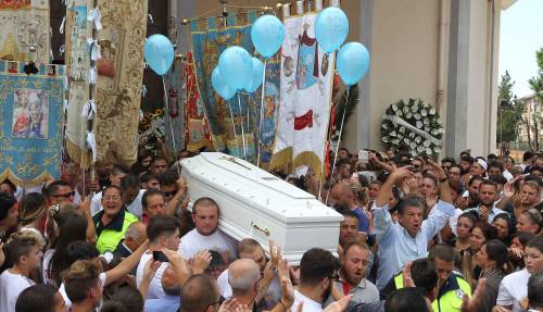 Funerali di odio: «Quel carabiniere  deve suicidarsi»