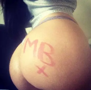 Lo scatto irriverente che una ragazza di Liverpool ha dedicato a Balotelli