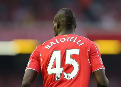 Ragazza infuriata con Balo