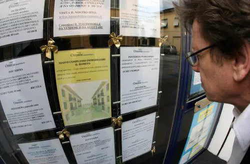 Italiani sempre più morosi. Colpa delle tasse e della crisi