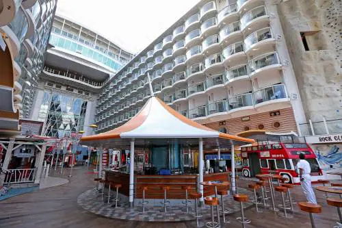 La nave da crociera più grande del mondo sbarca in Italia