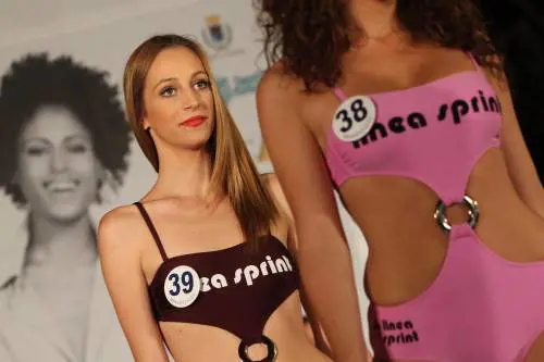 Ora la miss massacrata di botte investe l'ex fidanzato con l'auto