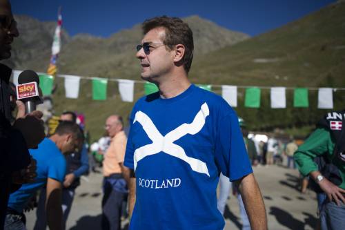 Roberto Cota indossa una maglietta che ricorda la bandiera scozzese
