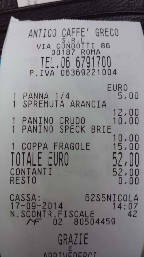 Roma, due panini e una coppa di fragole. Conto da 52 euro
