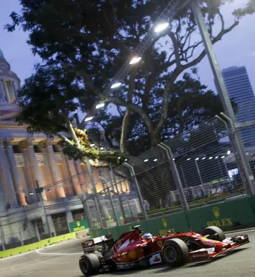 La Rossa by night illumina Alonso