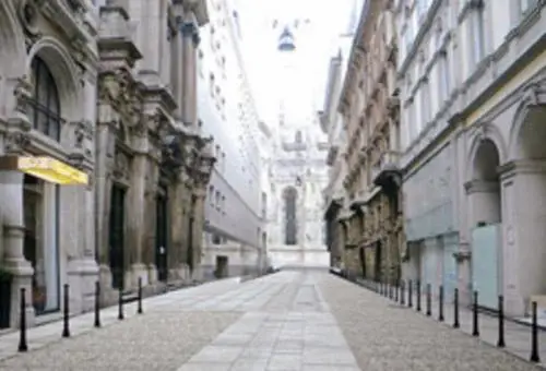 Nuovo pavé (con sponsor) Il centro ritorna alla pietra