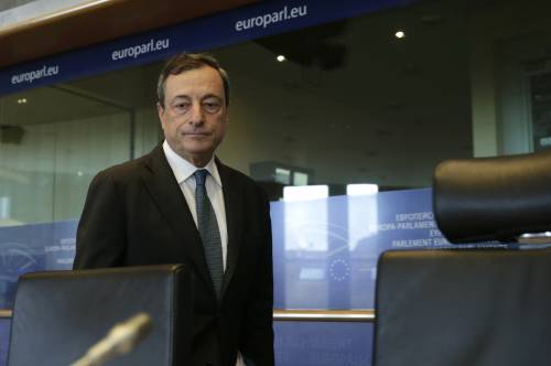 Draghi all'Ue: "La ripresa perde impulso, le riforme sono insufficienti"