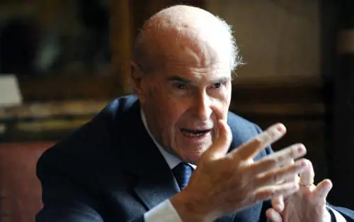 Veronesi: "La maternità surrogata è una forma di donazione"