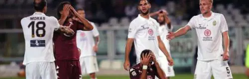 La disperazione granata al calcio di rigore sbagliato da El Kaddouri