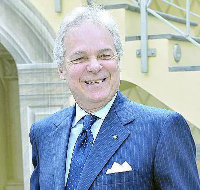 Il gruppo fuori anche dall'Agi, ma resta in Confindustria