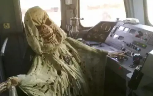 Un frame del video "Il Macchinista pazzo"