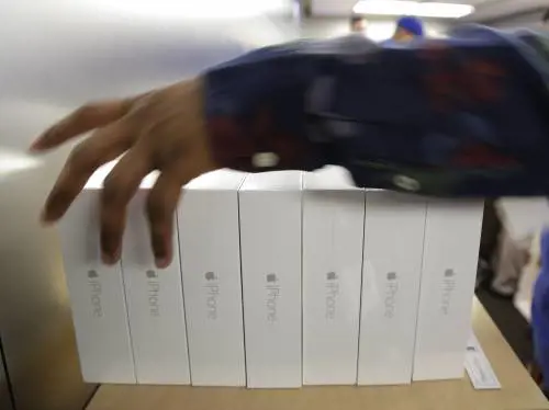 iPhone 6, da mezzanotte è attivo il servizio Prenota e ritira