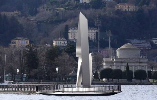 Arriva la scultura di Libeskind: starà in mezzo al lago di Como