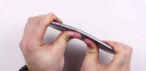 L'iPhone 6 Plus si piega in tasca