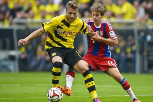 Il giovane Gaudino a contrasto con Immobile 