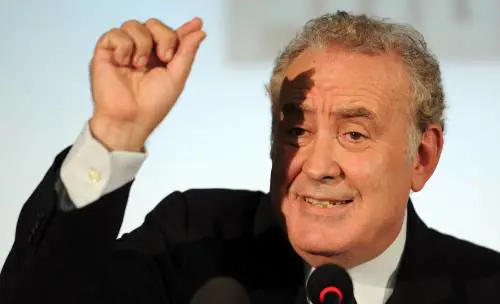 Servizio Pubblico di Santoro battuto da Virus di Nicola Porro