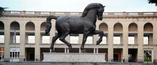 Trotta il cavallo di Leonardo E da San Siro va verso l'Expo