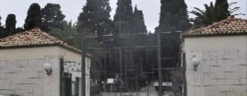 Il cimitero di Crotone prima della rimozione della Croce