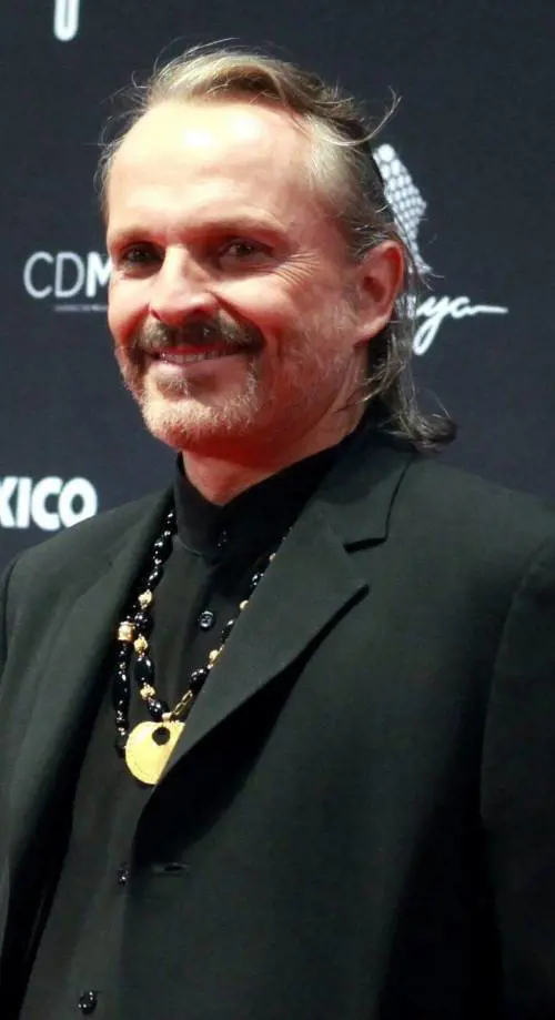 Doppio cognome ai figli: la Camera dice sì