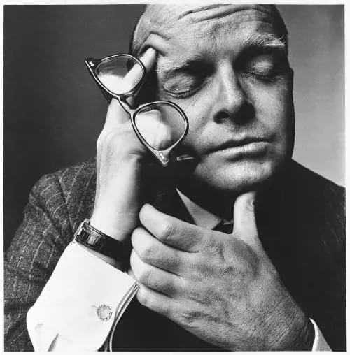 Battute all'asta le ceneri dello scrittore Truman Capote