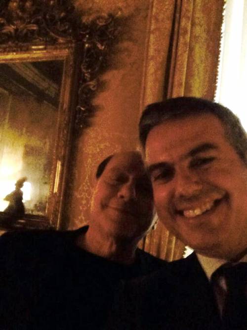 Espulso per selfie con il Cav: terremoto nel Ncd