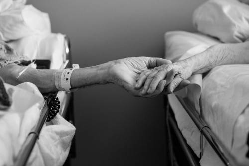 "Non vogliamo restare soli". Eutanasia di coppia in Belgio