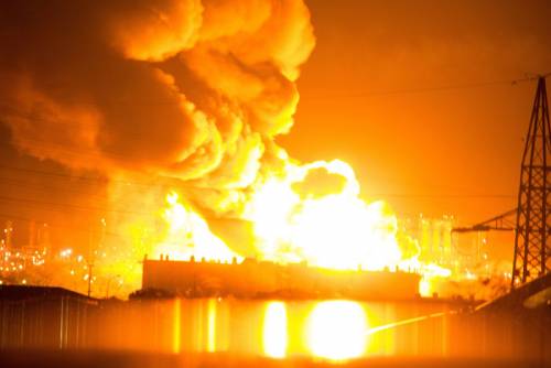 Milazzo, fiamme alla raffineria: pericolo impatto ambientale