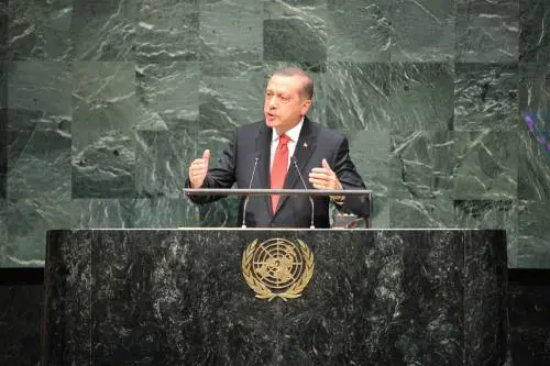 La Turchia cambia fuso orario. Così Erdogan la allinea a La Mecca