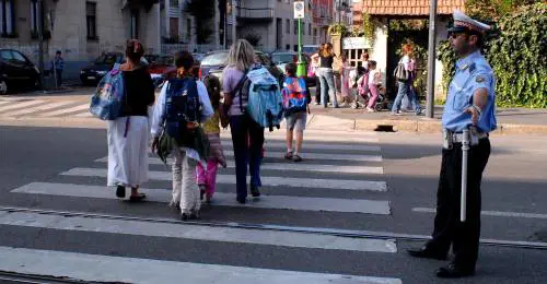 Perché i vigili controllano solo le scuole pubbliche?