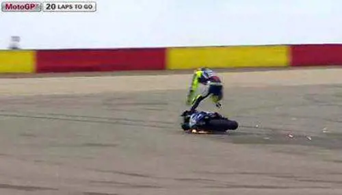 Gp di Aragona: vince Lorenzo, cadono Rossi e Marquez