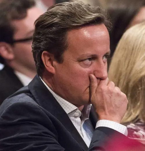 Le foto in pigiama del ministro fanno infuriare Cameron