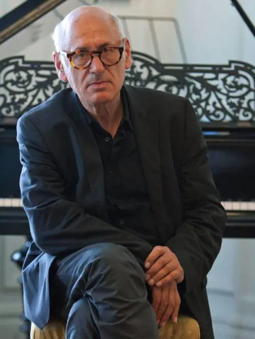 "Non ho il piano, compongo con la mente"