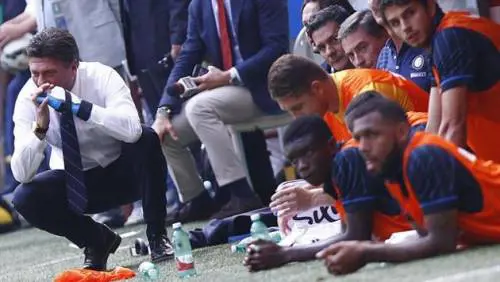 La disperazione di Mazzarri davanti alla disfatta dei suoi