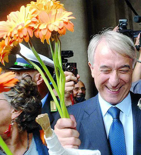 L'autunno nero dei sindaci arancioni