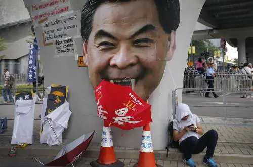 Hong Kong, continua la protesta 