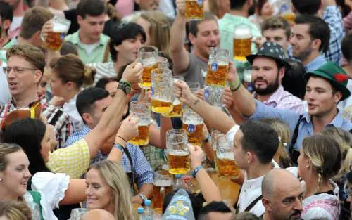 Choc all'Oktoberfest. Giovane turista inglese violentato da due uomini