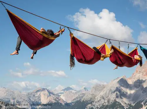 Il Festival sospeso: suonano, cantano e dormono nel vuoto