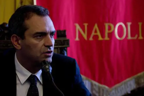 Assunzioni sotto l'albero: l'infornata di De Magistris