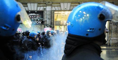 Stadi, biglietti più cari per pagare gli agenti