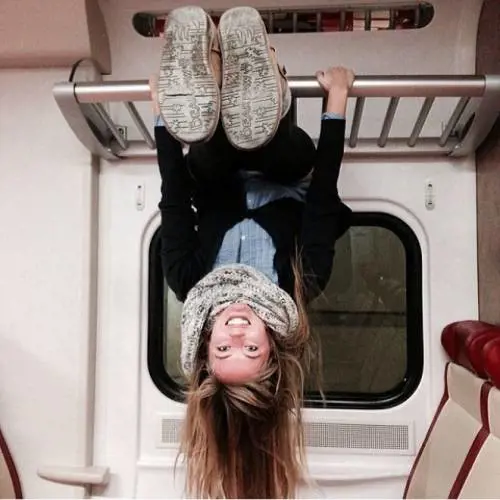 Ora lo yoga si fa in metropolitana