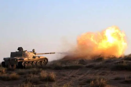 Libia, un carroarmato di Alba libica spara nella regione di Tripoli