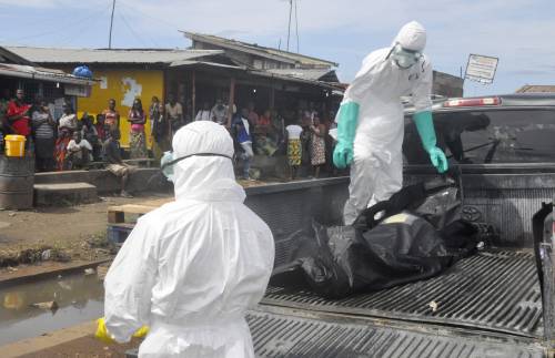 Ebola, l'Onu lancia l'allarme: "Rischio diffusione via aerea"