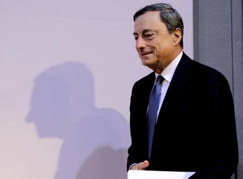 I tentennamenti di Draghi mettono in ginocchio l'Italia