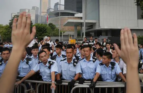 Compromesso in extremis a Hong Kong