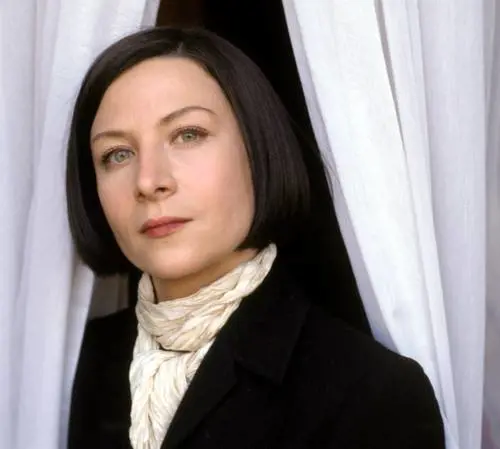 "Scrivo poco, a penna e sempre Per capire le mie ossessioni"