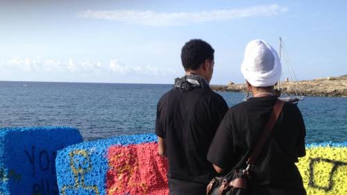 Lampedusa, commozione al molo