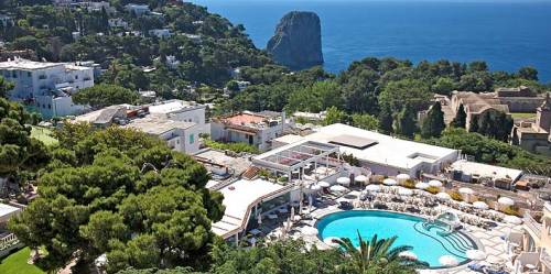 Ecco la bella vita dei banchieri della Bce: un tour blindato a Capri